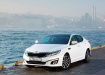 Kia Optima на фоне моря