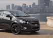 Chevrolet Aveo на фоне городского пейзажа