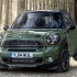 Mini Countryman в зелёном цвете в лесу
