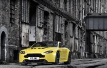Aston Martin V12 Vantage в жёлтом цвете