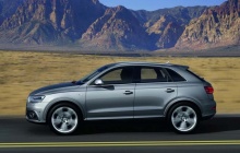 Audi Q3 в движении на фоне пейзажа