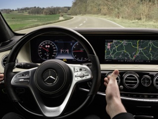 руль тянет влево