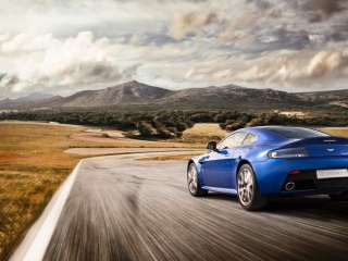 Aston Martin V8 Vantage S