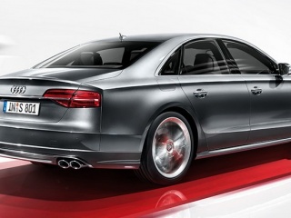 Audi S8 - вид сзади