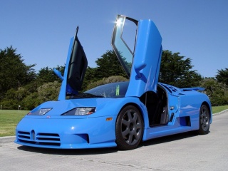 Bugatti EB 110 с открытыми дверьми